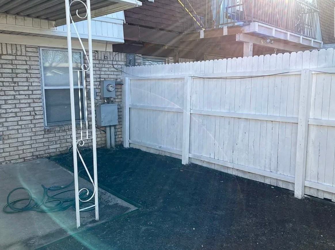 1427 Northglen St - Photo 2 of 16