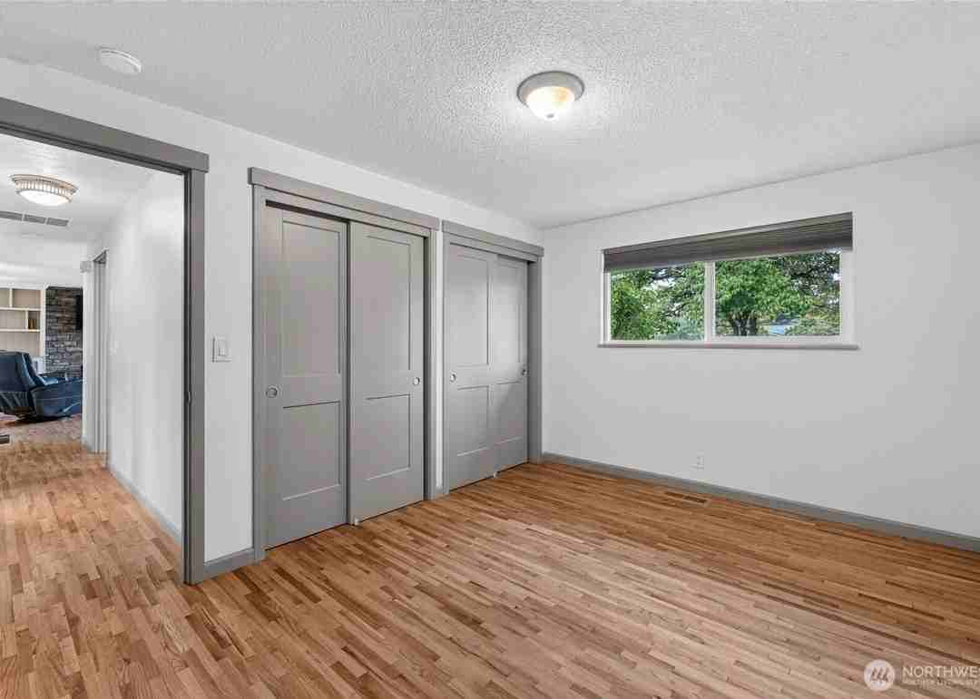 10521 50th Ave E - Photo 5 of 20