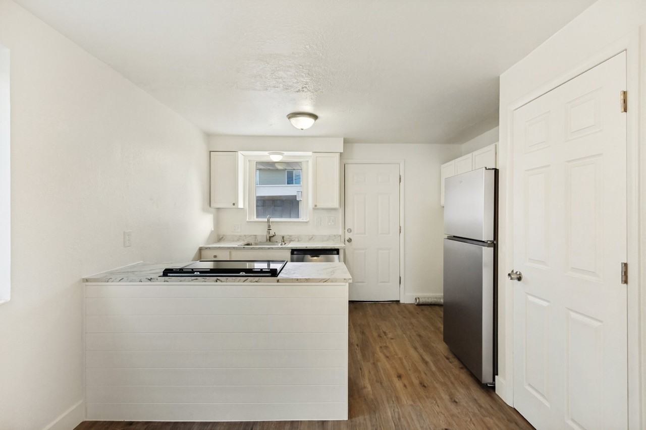 802 E Redmaple Rd #802 - Photo 4 of 18