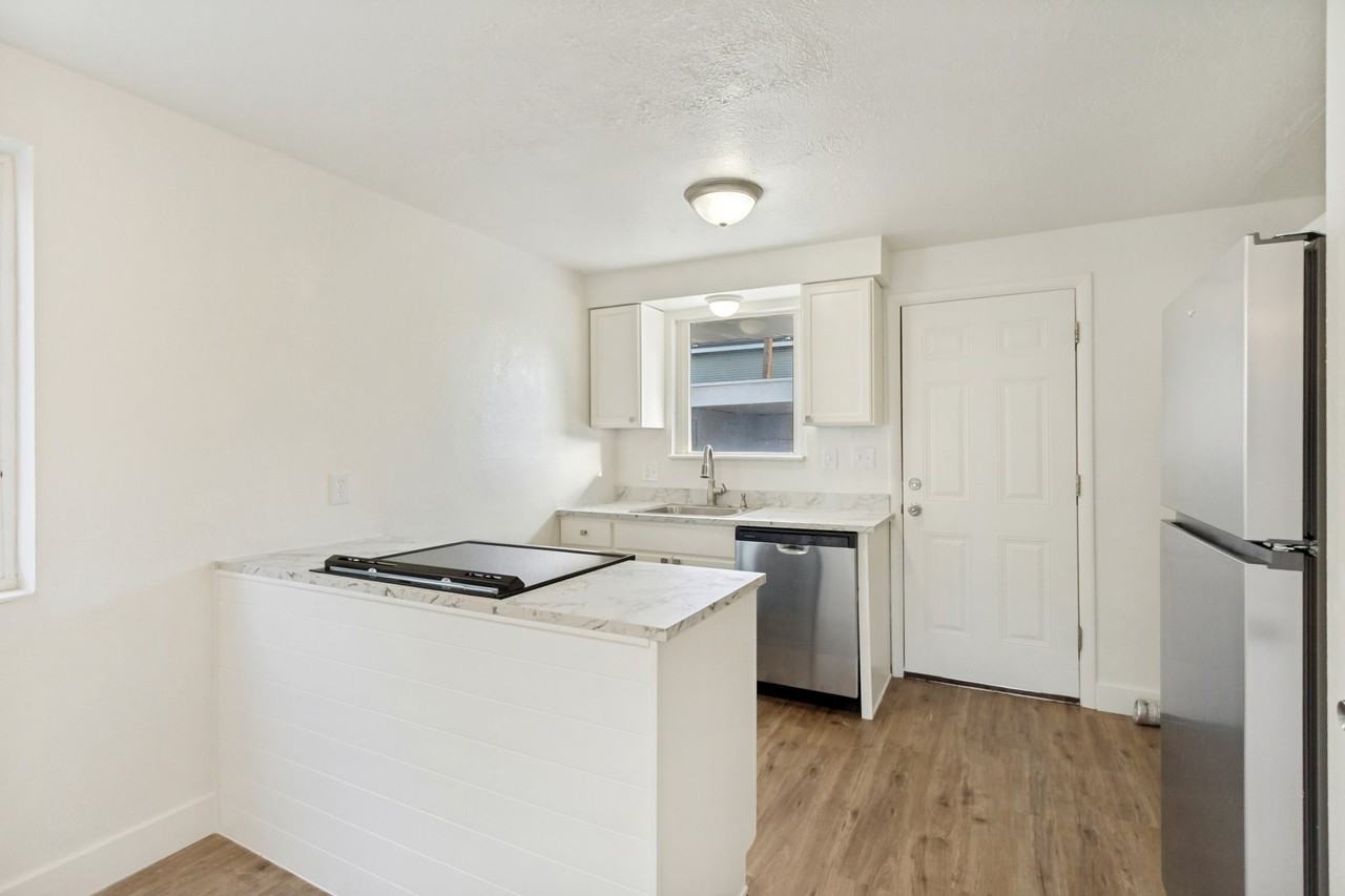 802 E Redmaple Rd #802 - Photo 5 of 18