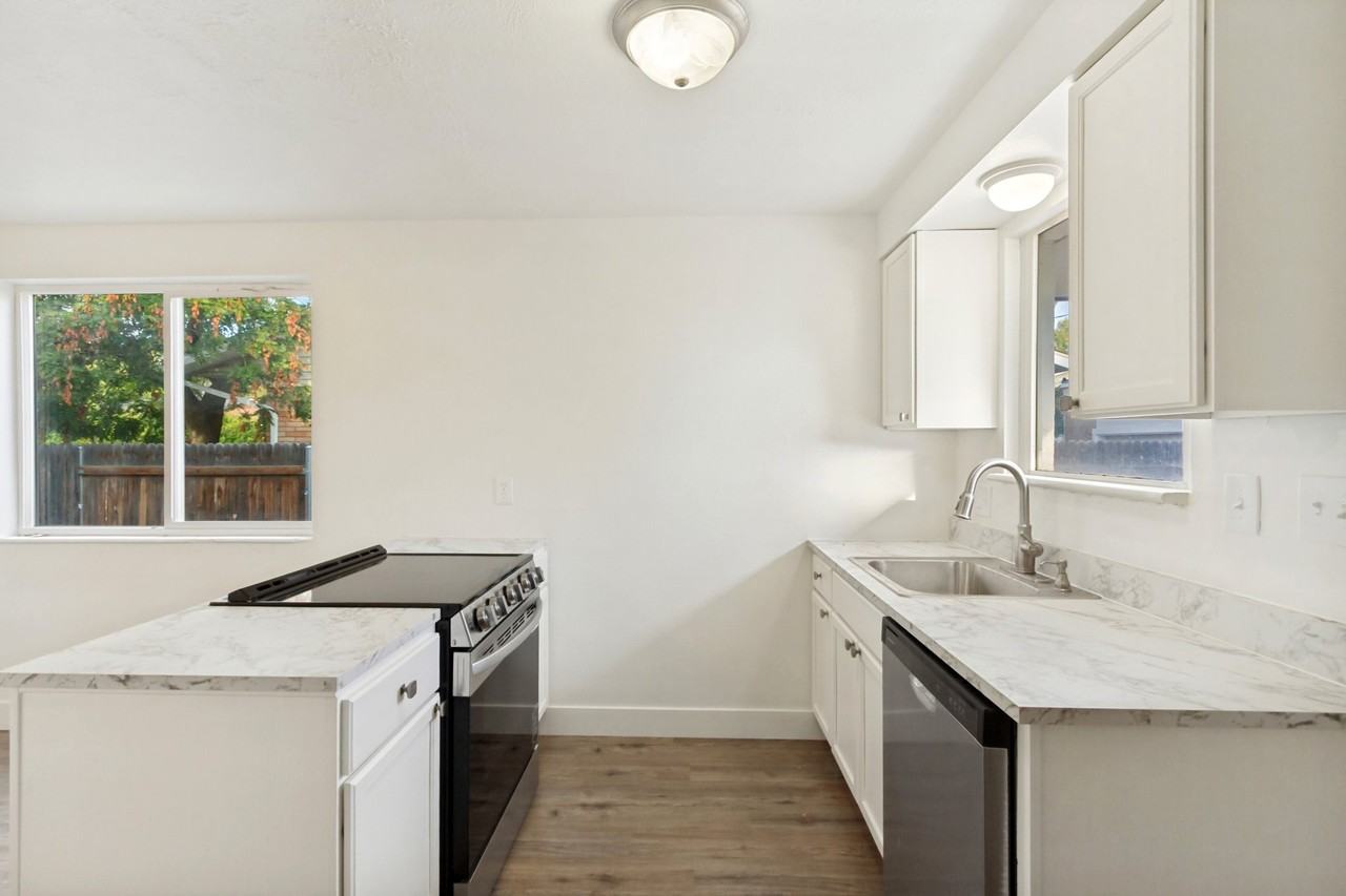 802 E Redmaple Rd #802 - Photo 6 of 18