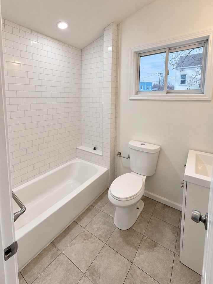 184 N 5th Ave #1 - Photo 2 of 15