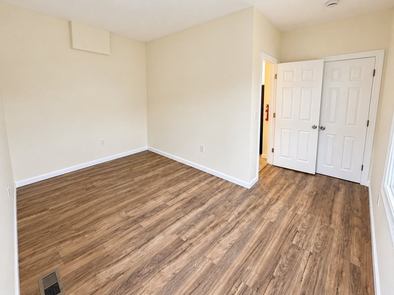 184 N 5th Ave #1 - Photo 5 of 15