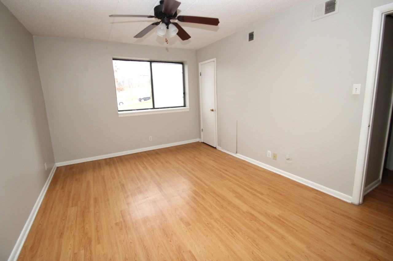 BERKSHIRE -- 056 - Photo 3 of 5
