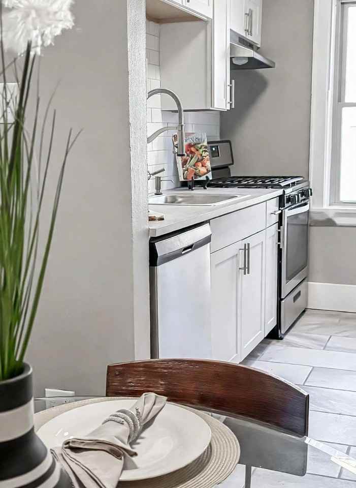 2771 Robertson Avenue - Photo 6 of 17