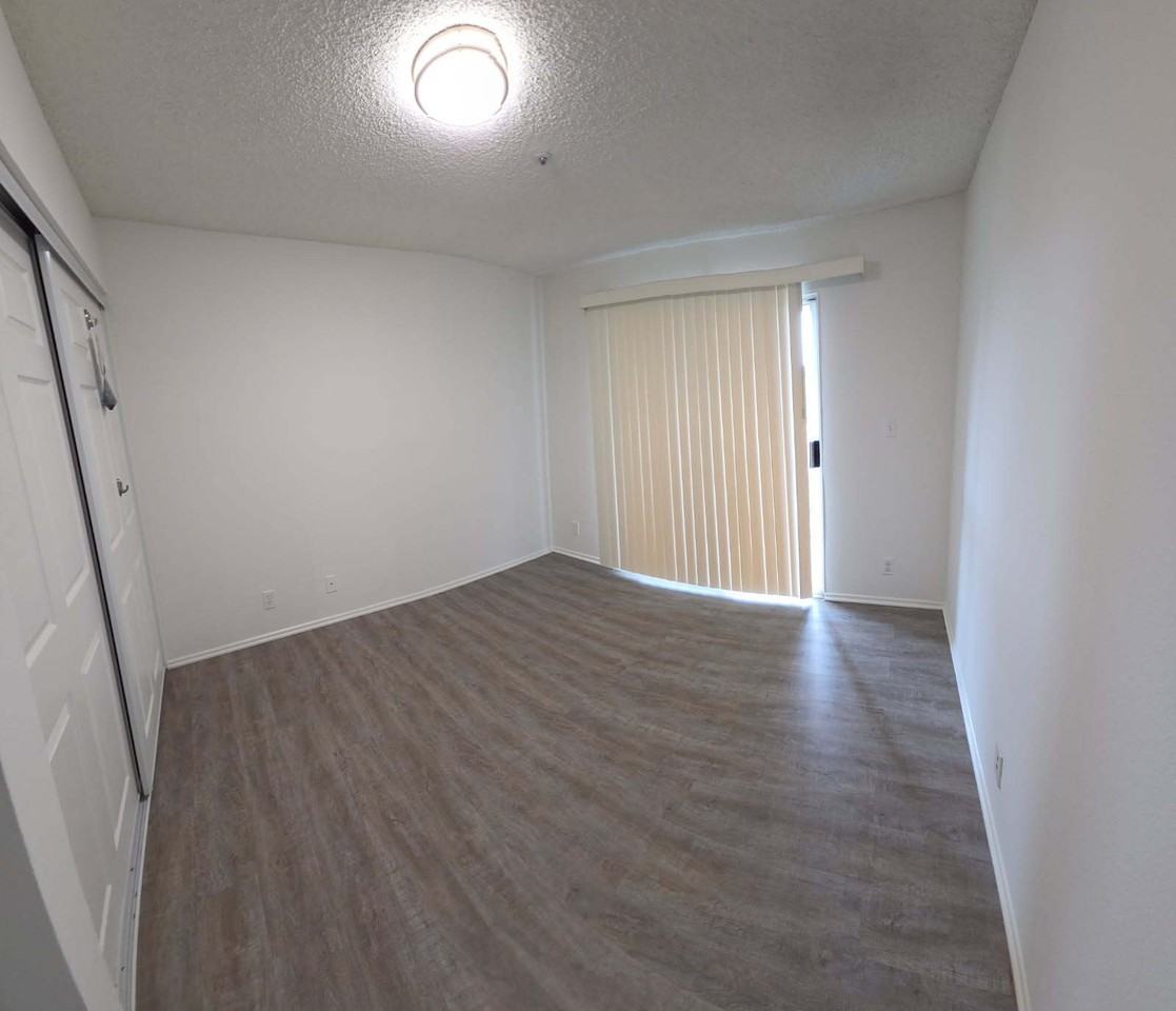 1586 Yosemite Dr. - Photo 4 of 15