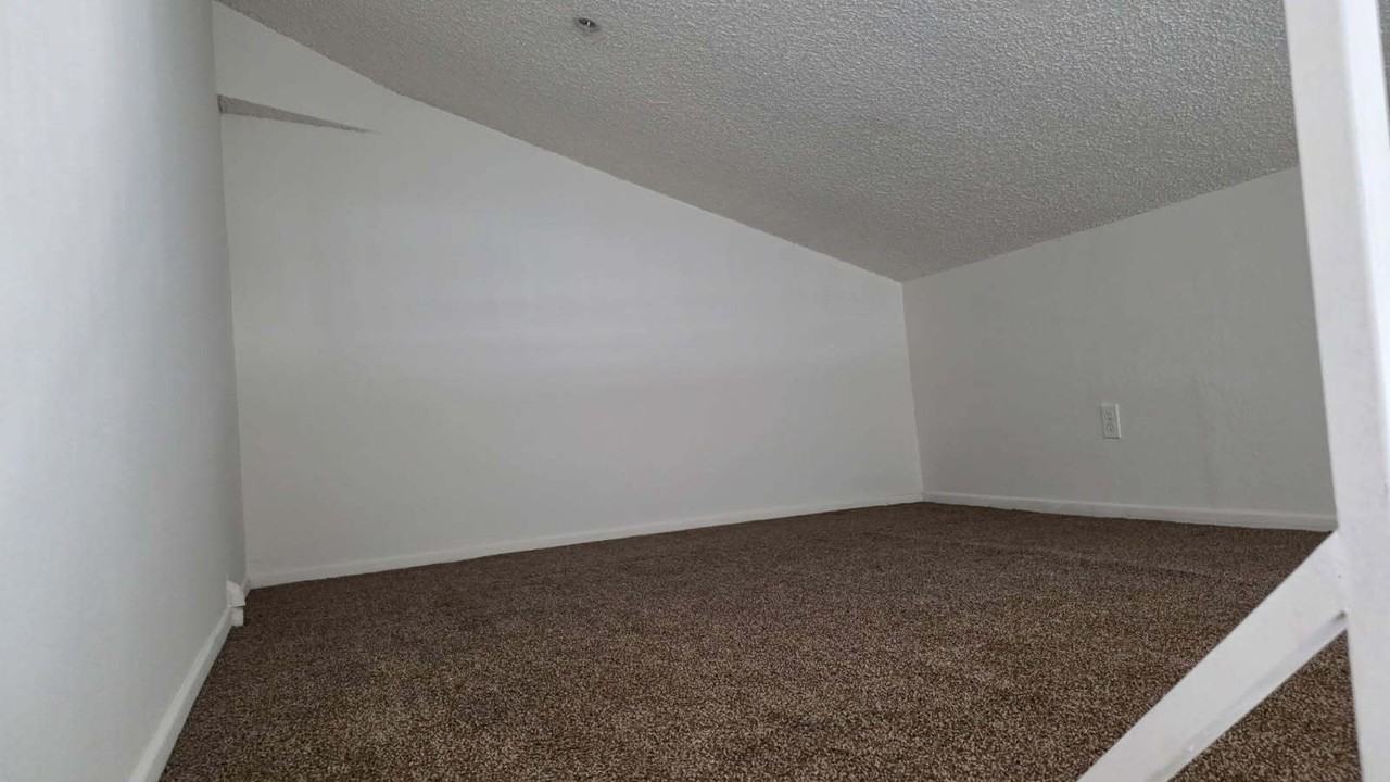 1586 Yosemite Dr. - Photo 7 of 15