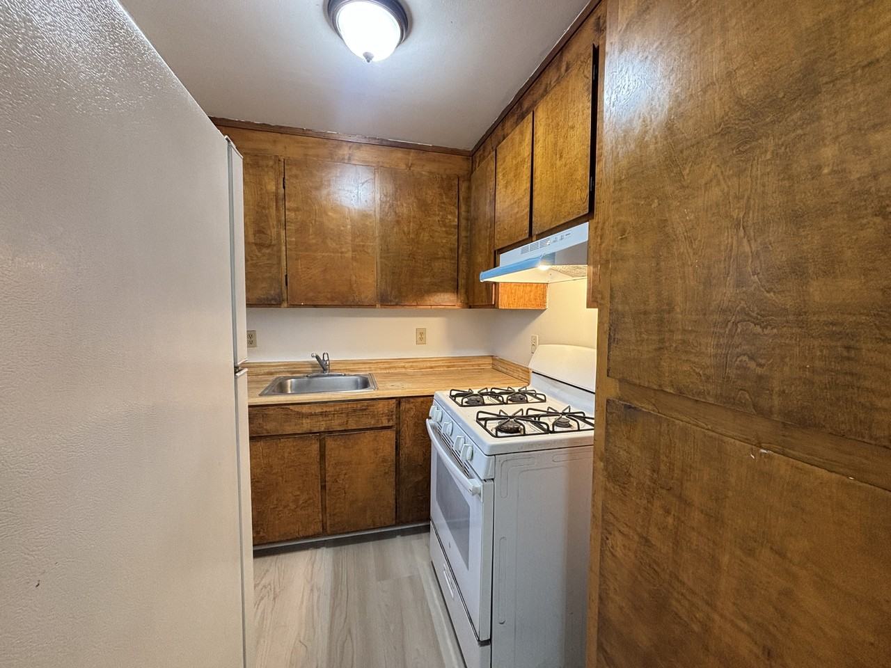 1032 South Avenue - Photo 3 of 4
