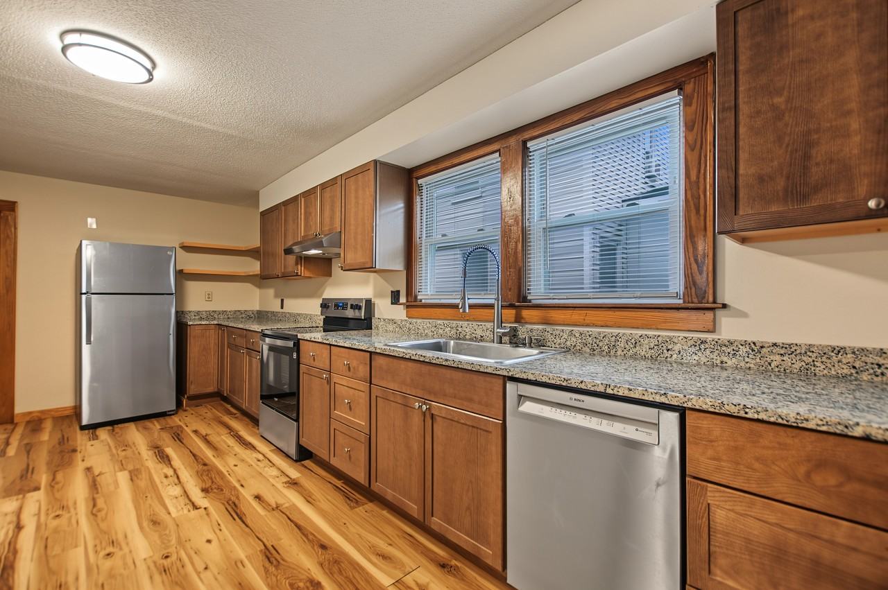 324 Laurel Street - Photo 3 of 16