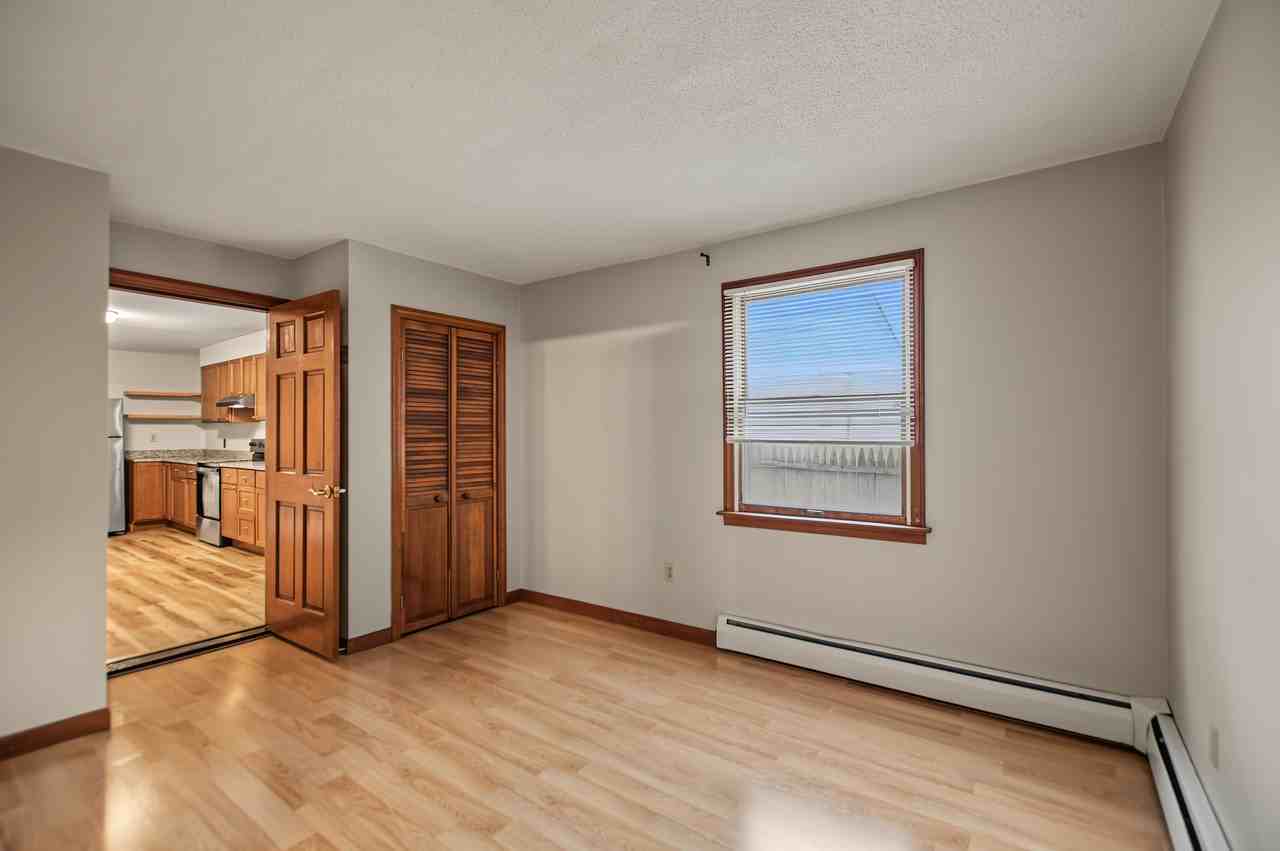 324 Laurel Street - Photo 5 of 16