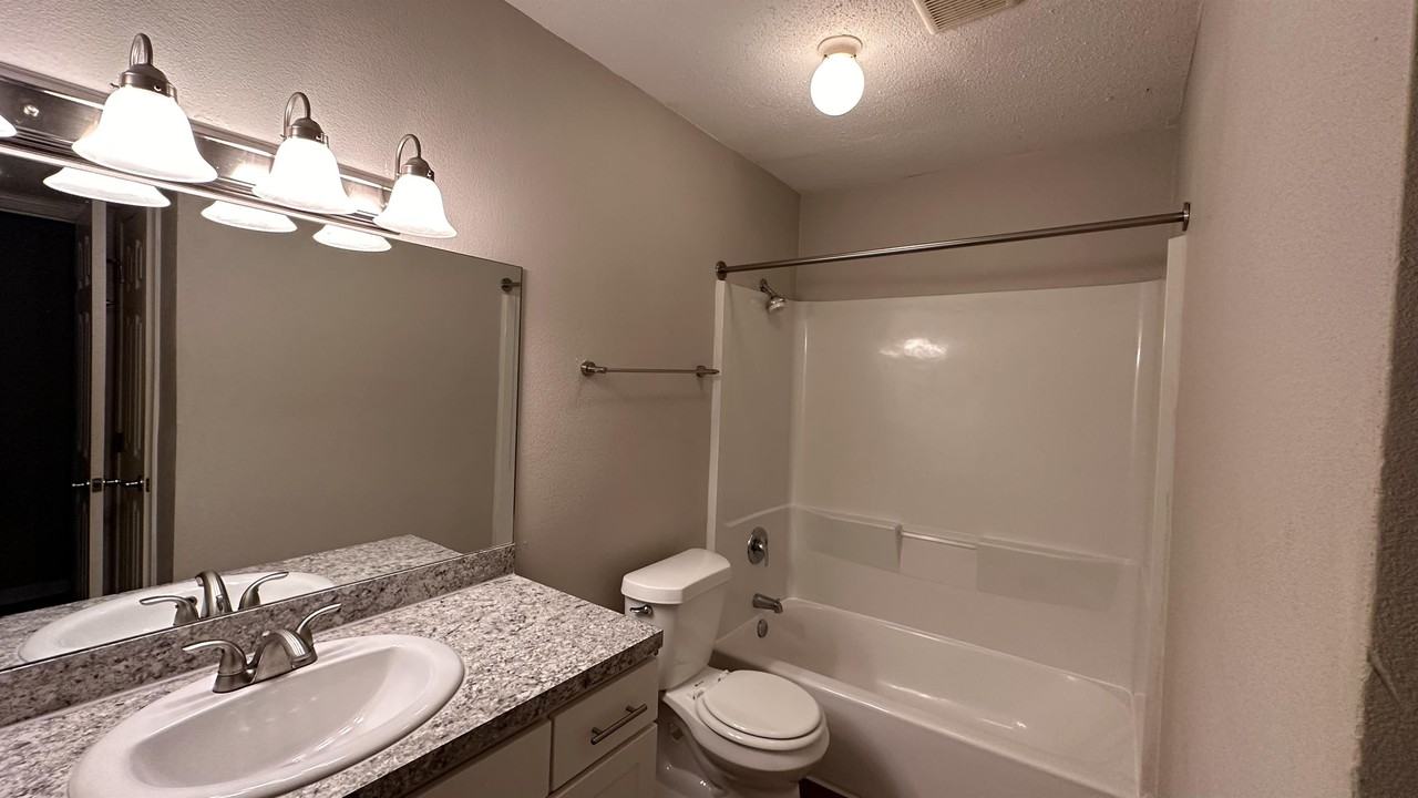 2825 Bellefontaine 131A #131AMAPLE - Photo 2 of 21