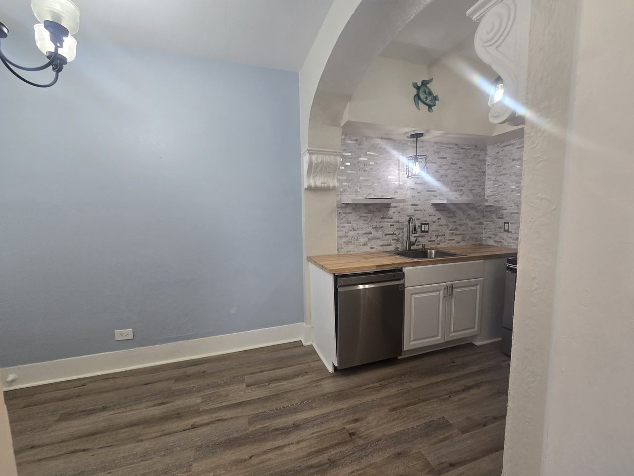 725 Broadway - Photo 6 of 14