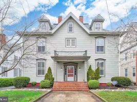 featured image of 324 N Division St