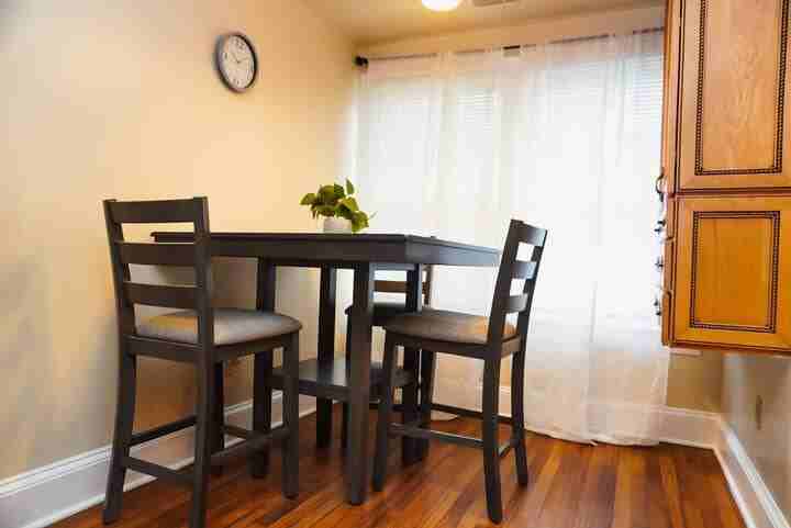 324 N Division St - Photo 2 of 8