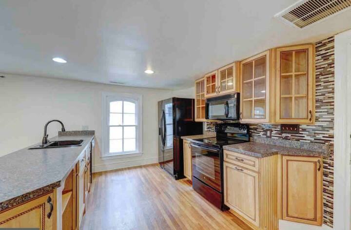 324 N Division St - Photo 6 of 8
