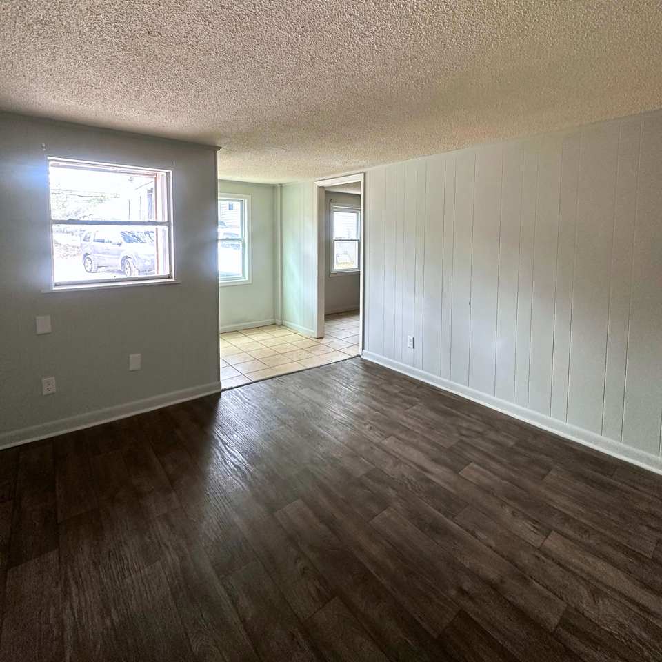 501 West Gordon Street - Photo 4 of 9