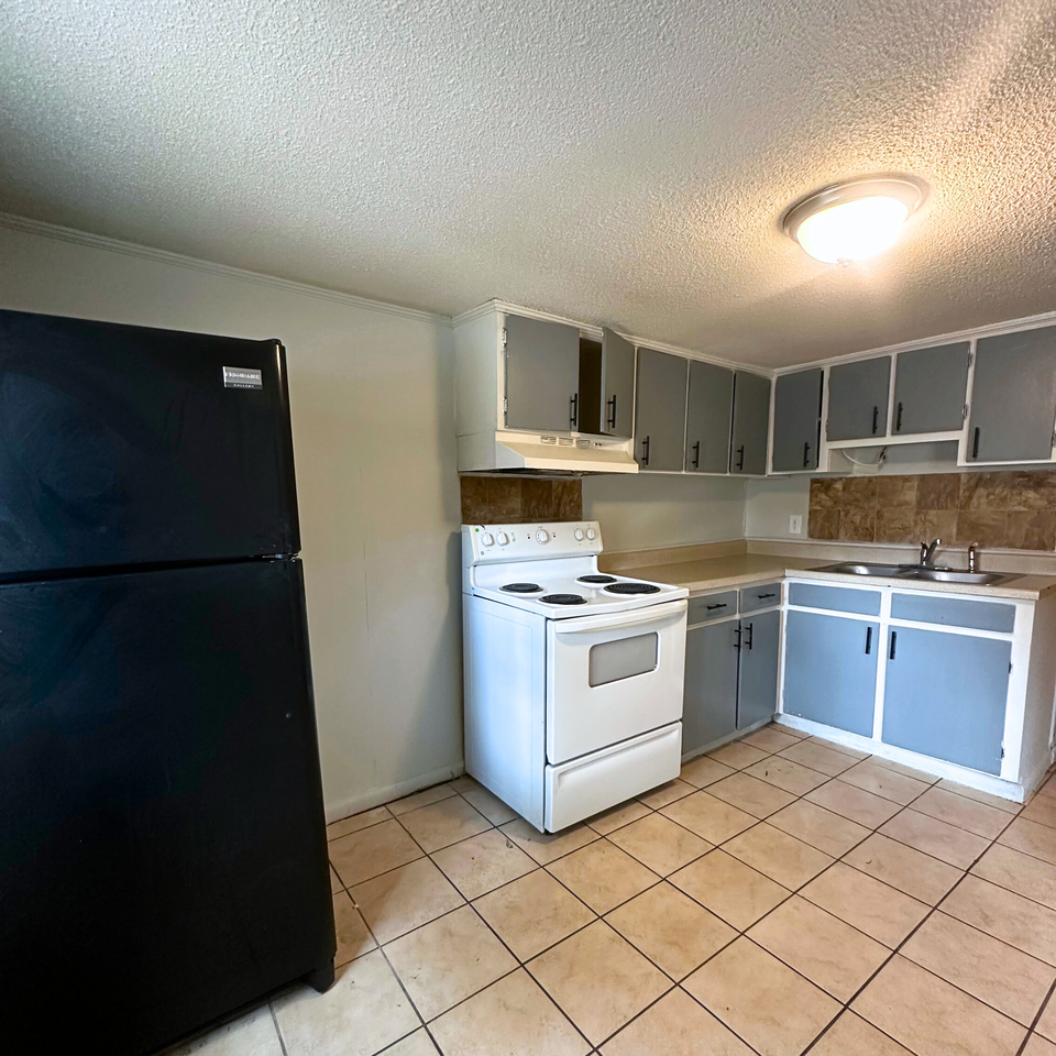 501 West Gordon Street - Photo 5 of 9