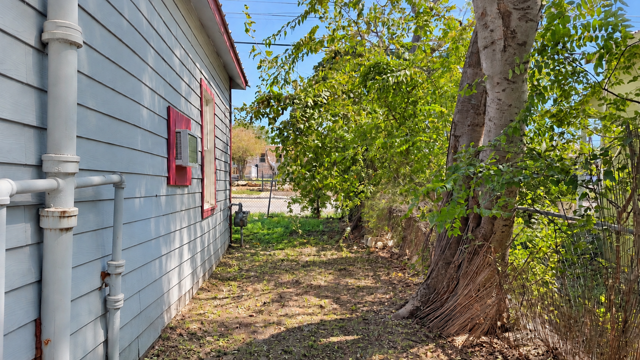 413 N Hackberry St #1 - Photo 2 of 12