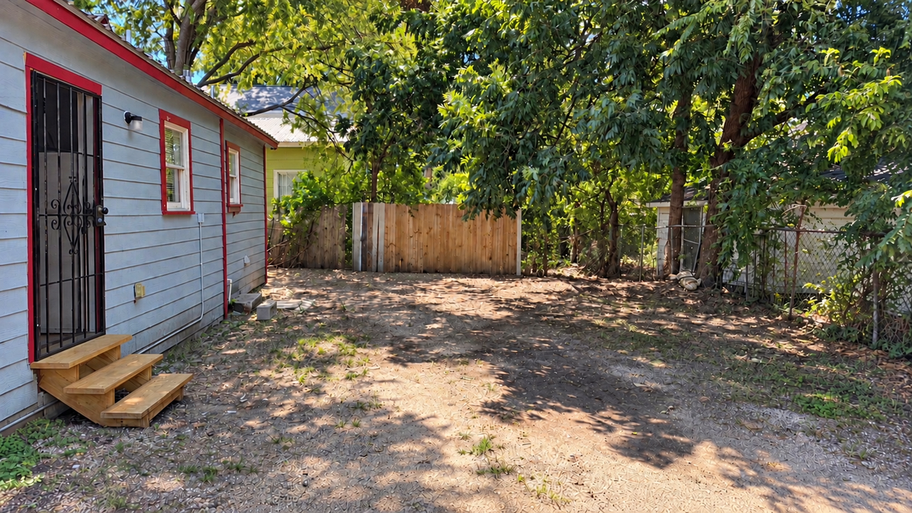 413 N Hackberry St #1 - Photo 3 of 12