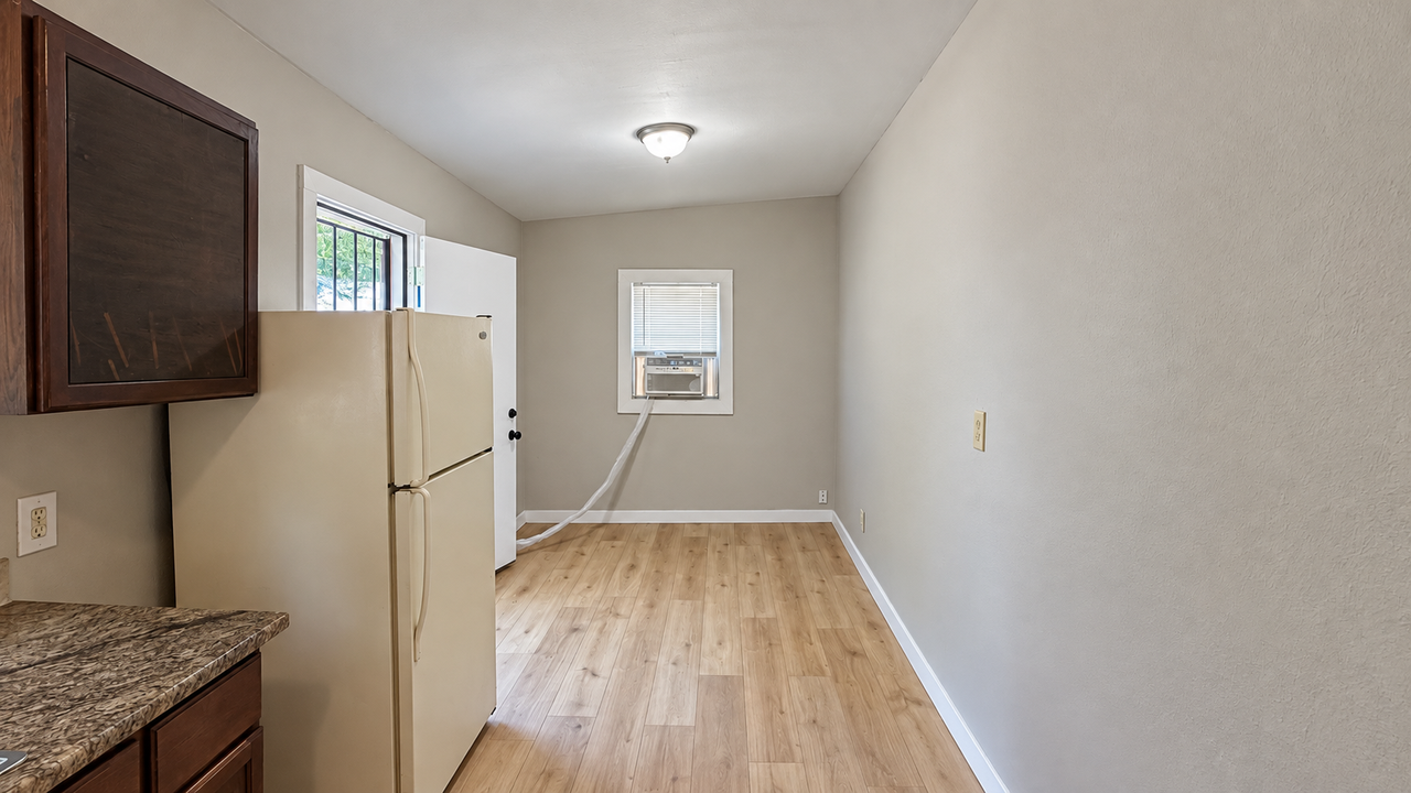 413 N Hackberry St #1 - Photo 5 of 12