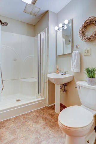 607 E Broadway St #1 - Photo 4 of 10
