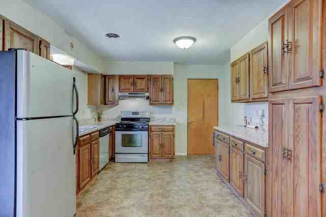 607 E Broadway St #1 - Photo 6 of 10