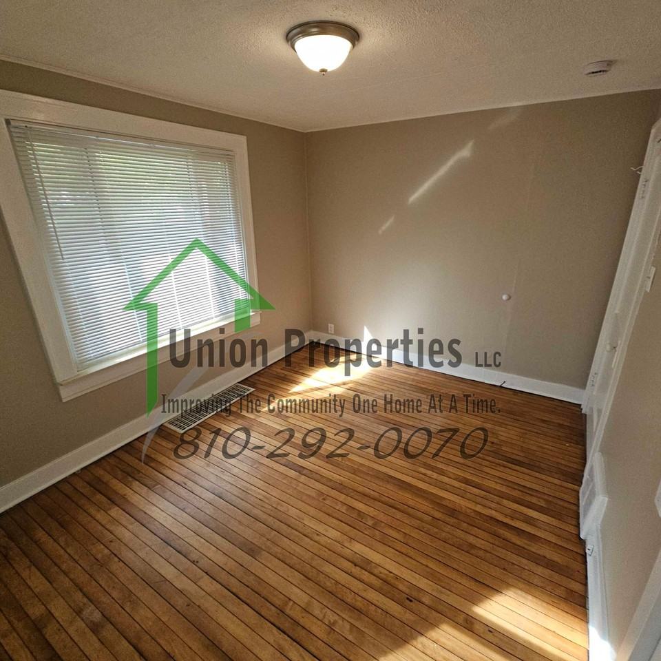 3142 Poplar St #1 - Photo 2 of 15