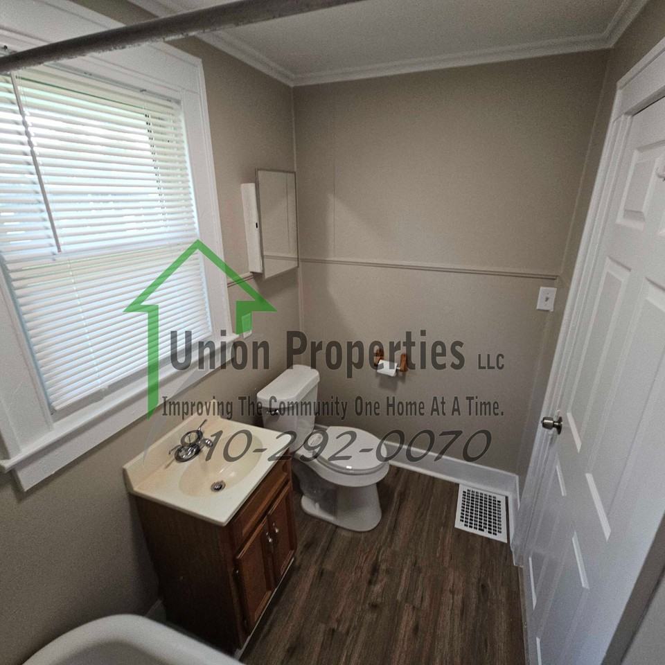 3142 Poplar St #1 - Photo 4 of 15