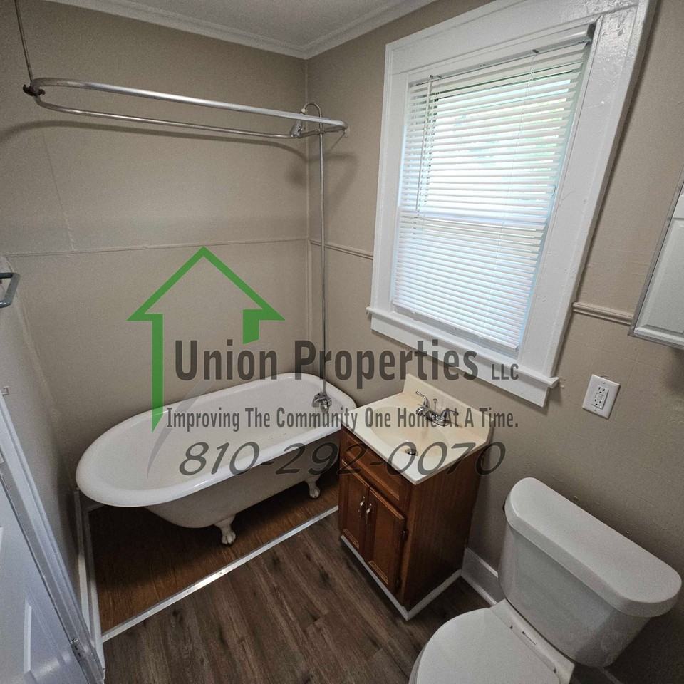 3142 Poplar St #1 - Photo 5 of 15