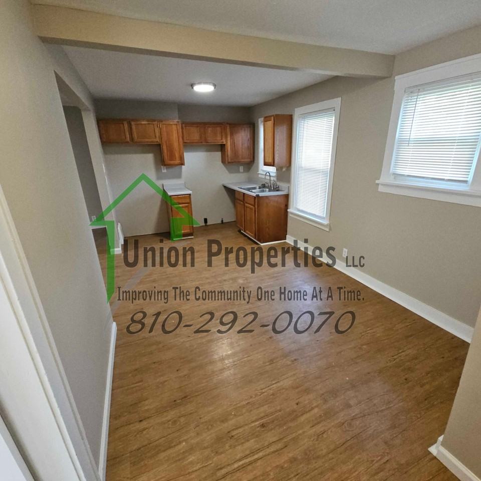 3142 Poplar St #1 - Photo 6 of 15