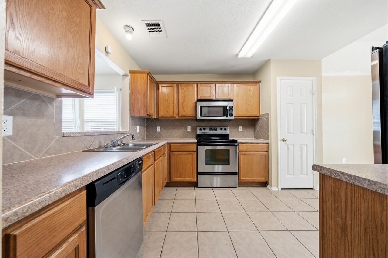 4207 Auburn Dr #1 - Photo 7 of 38