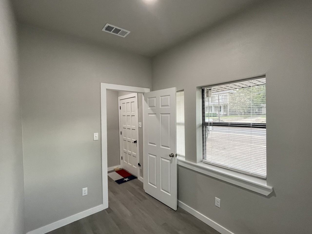 409 E Corsicana St #1-3 - Photo 3 of 6