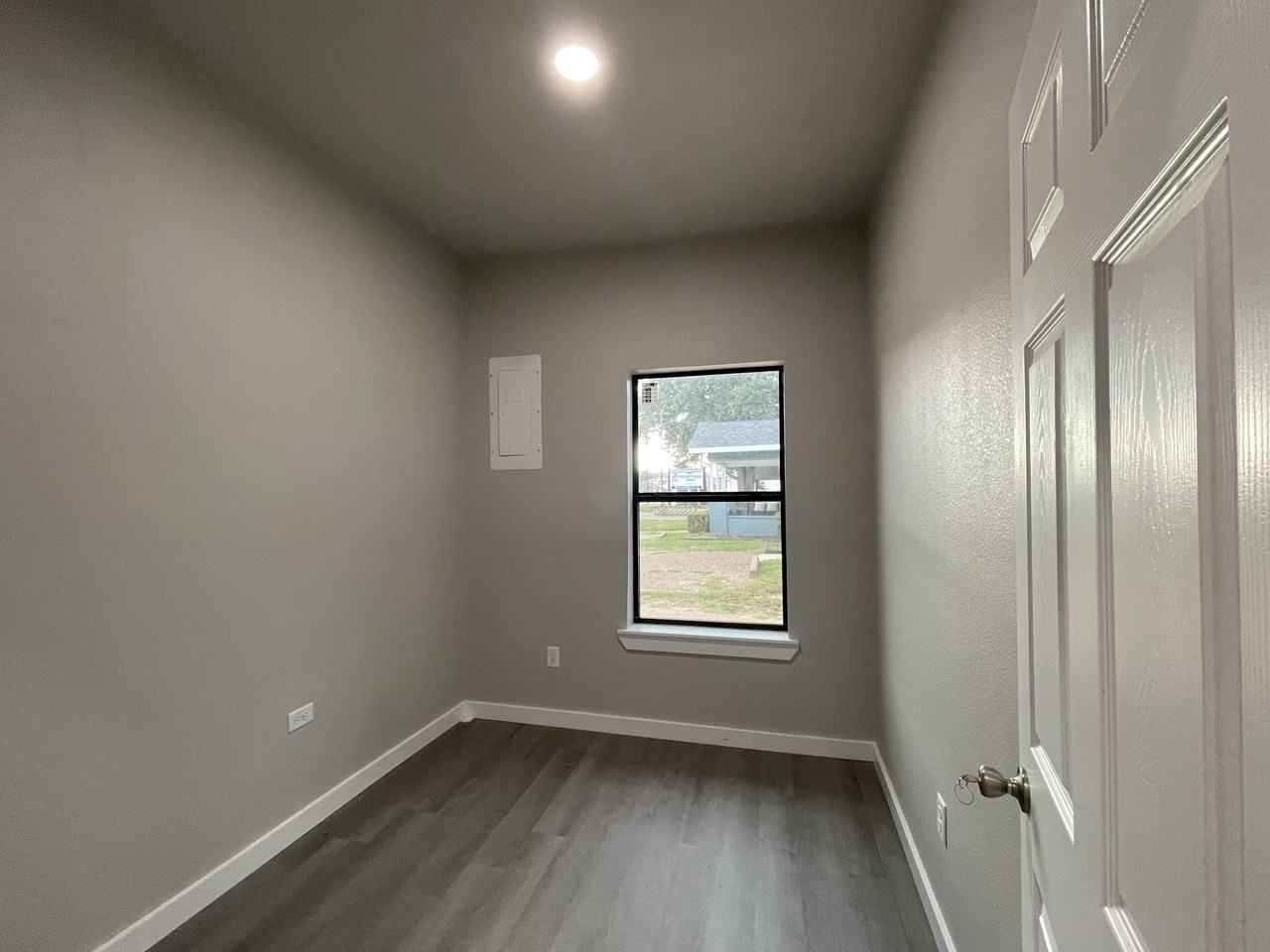 409 E Corsicana St #1-3 - Photo 5 of 6