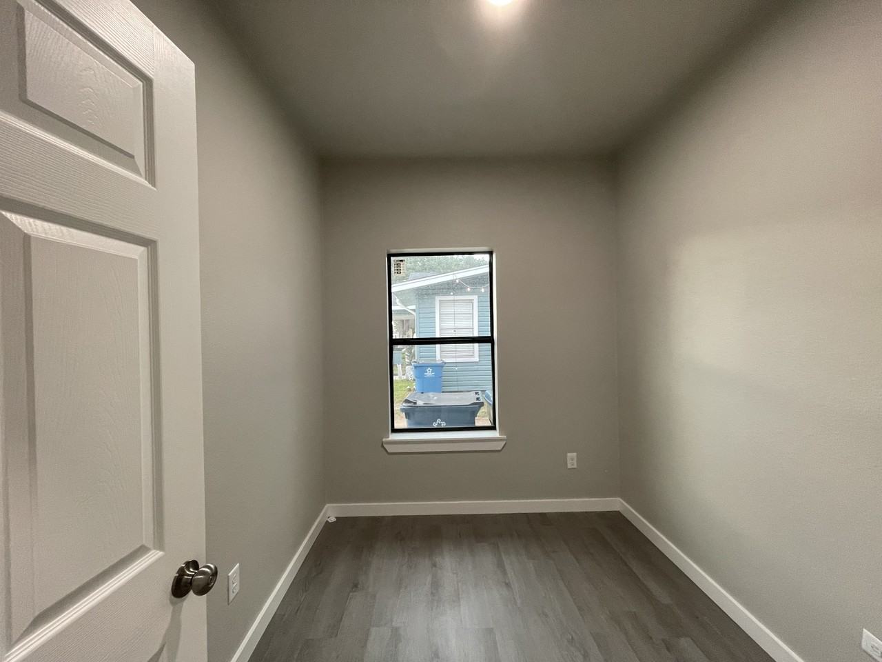 409 E Corsicana St #1-3 - Photo 6 of 6
