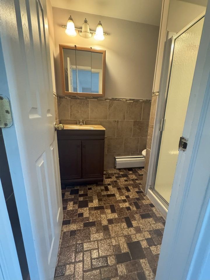 366 Kenwood Ave #1 - Photo 6 of 11