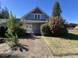 featured image of 611 W 1st St #B