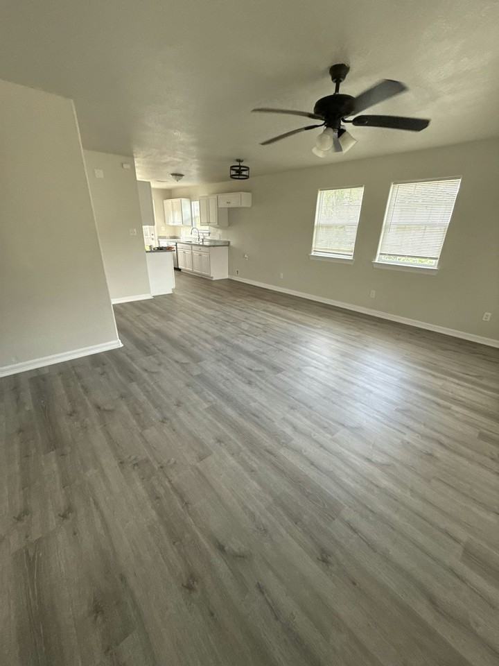 707 Denby Street - Photo 2 of 18