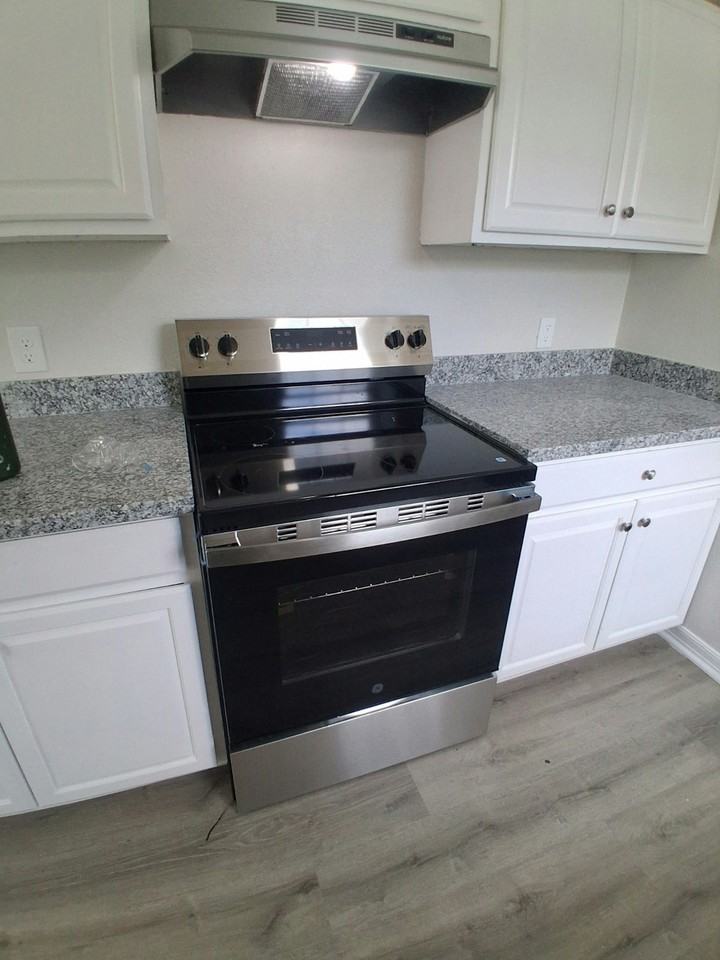 707 Denby Street - Photo 5 of 18