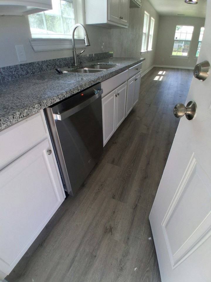 707 Denby Street - Photo 6 of 18