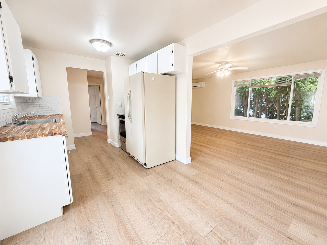 15612 Northeast Couch Street, Unit 15612 - Photo 2 of 11