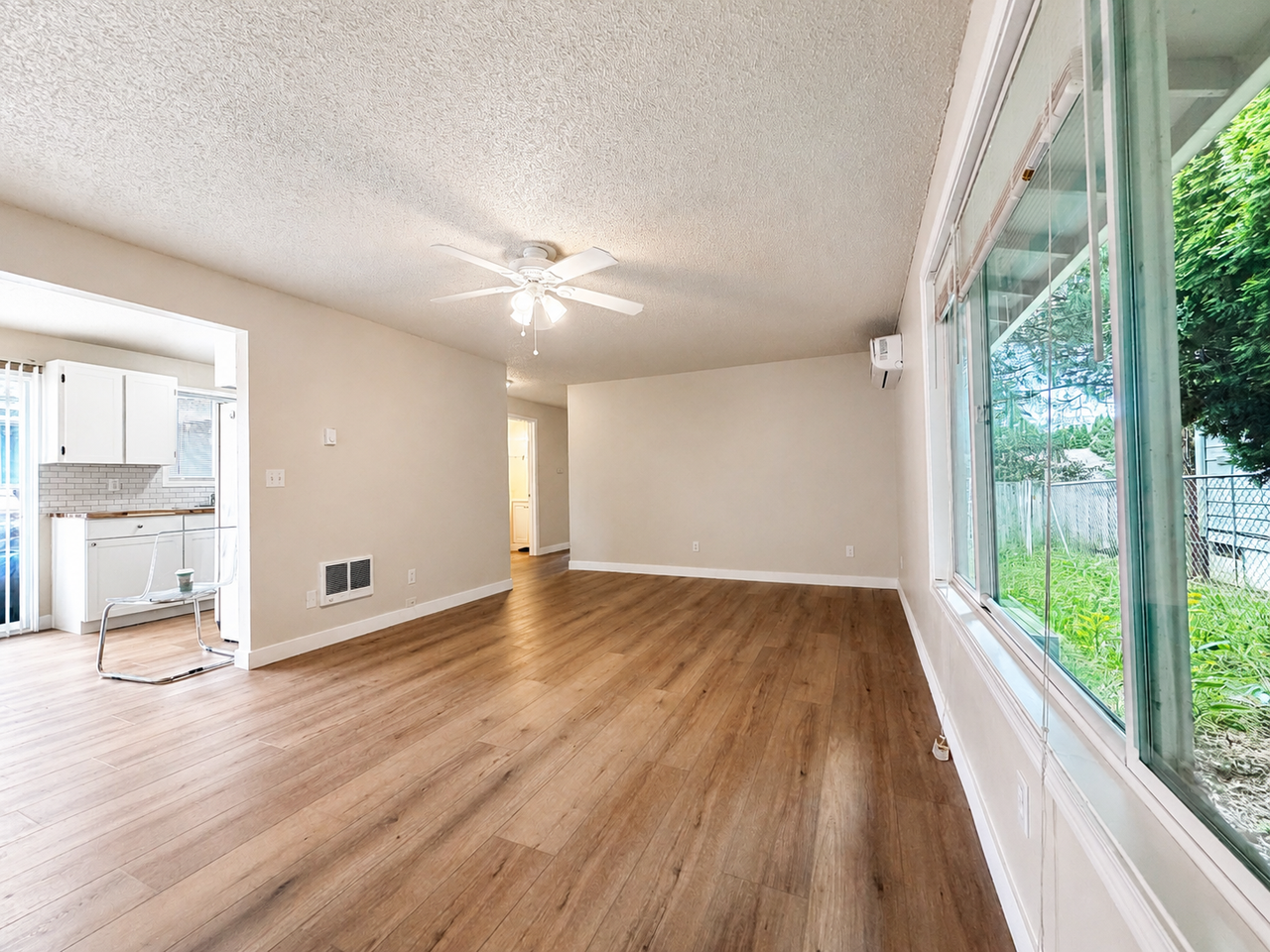 15612 Northeast Couch Street, Unit 15612 - Photo 3 of 11