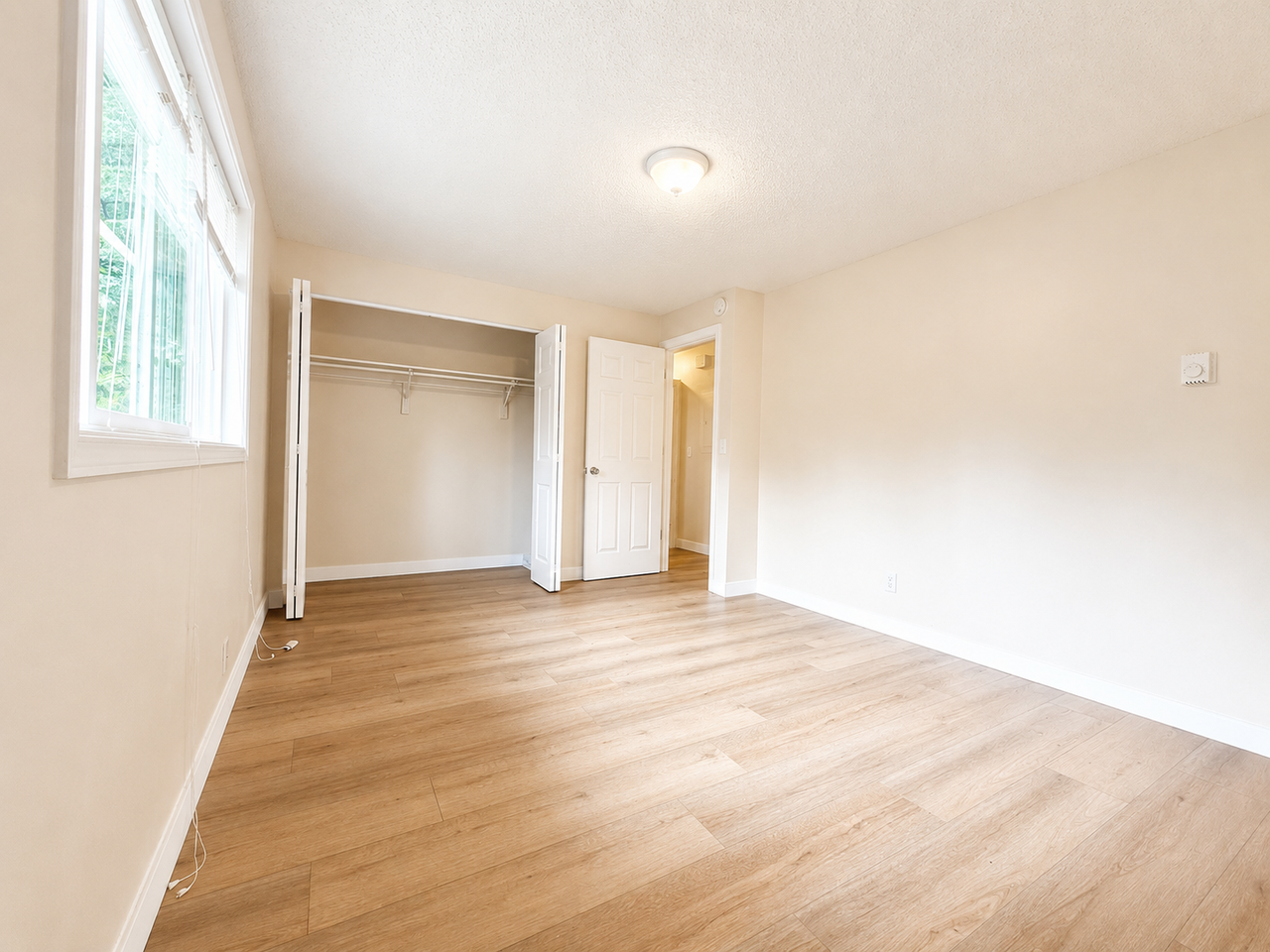 15612 Northeast Couch Street, Unit 15612 - Photo 4 of 11