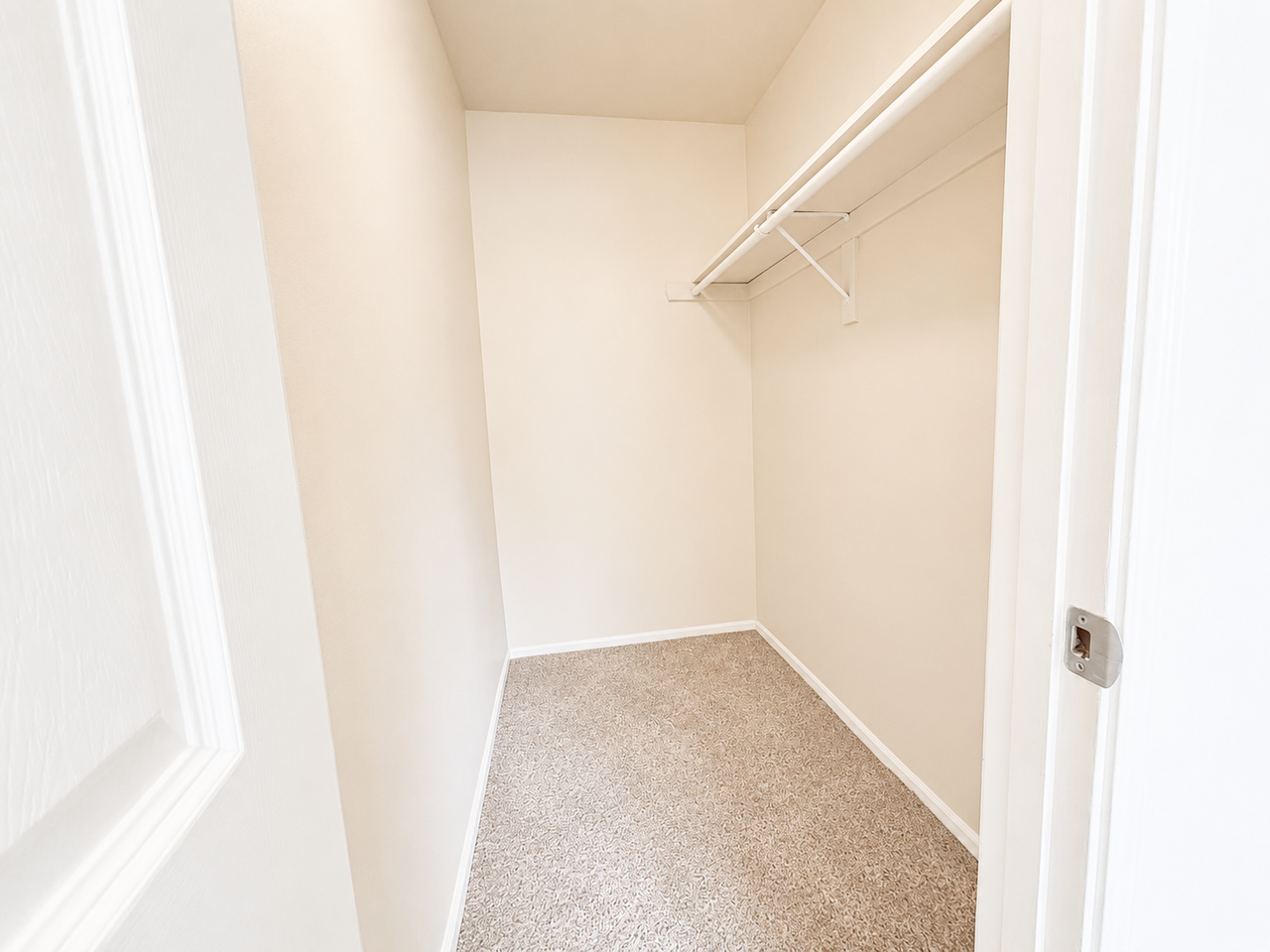 15612 Northeast Couch Street, Unit 15612 - Photo 5 of 11