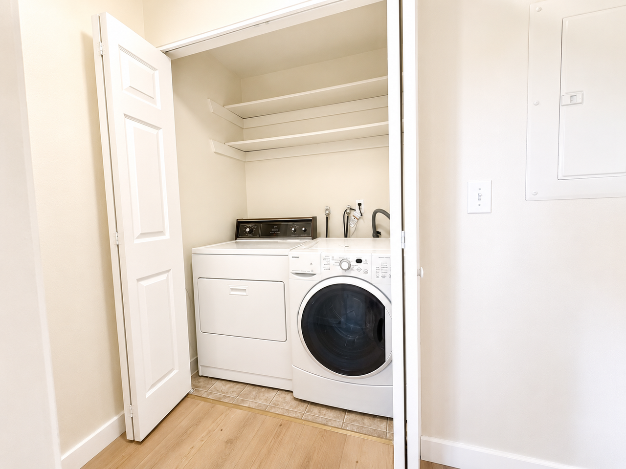15612 Northeast Couch Street, Unit 15612 - Photo 7 of 11