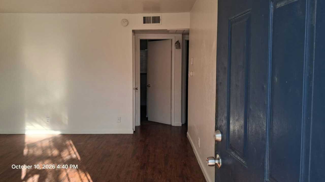 3307 East Fairmont Avenue, Unit B - Photo 2 of 12