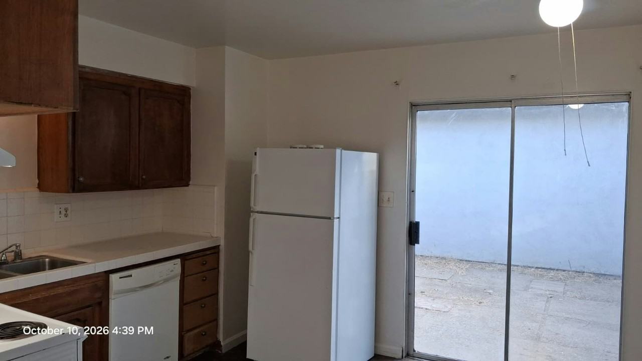 3307 East Fairmont Avenue, Unit B - Photo 3 of 12
