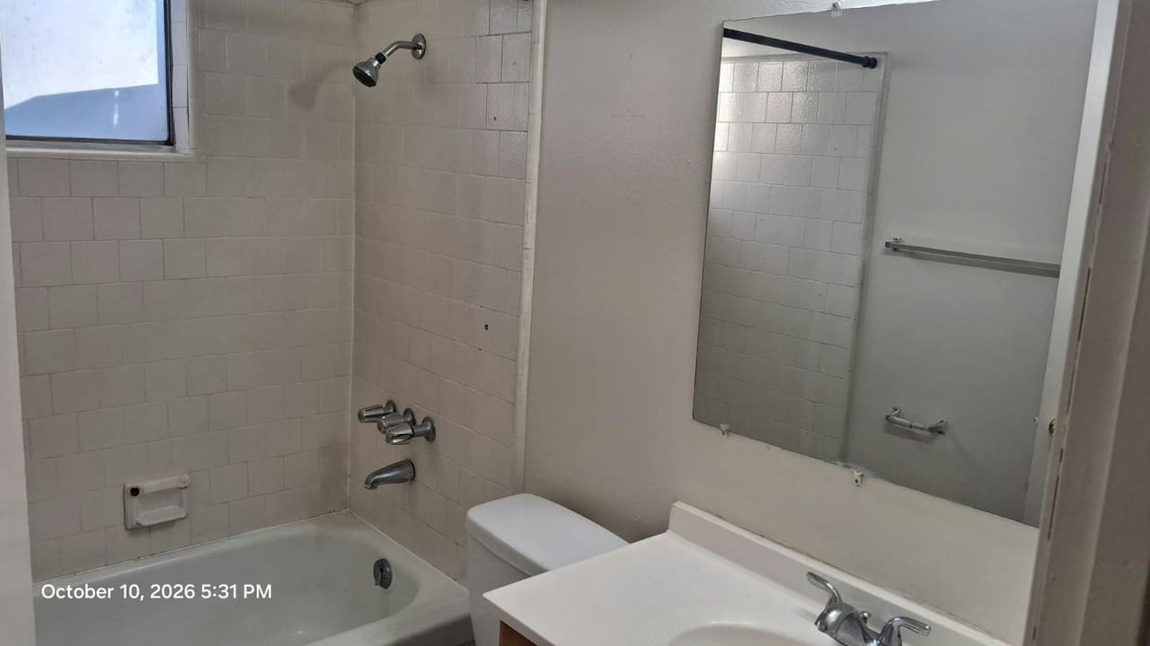 3307 East Fairmont Avenue, Unit B - Photo 7 of 12