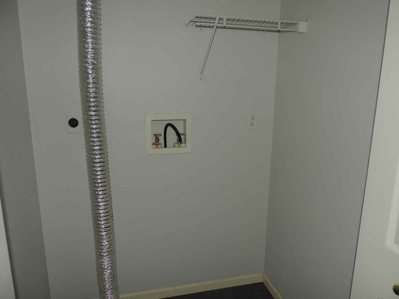 398 W Ash St #C - Photo 4 of 10