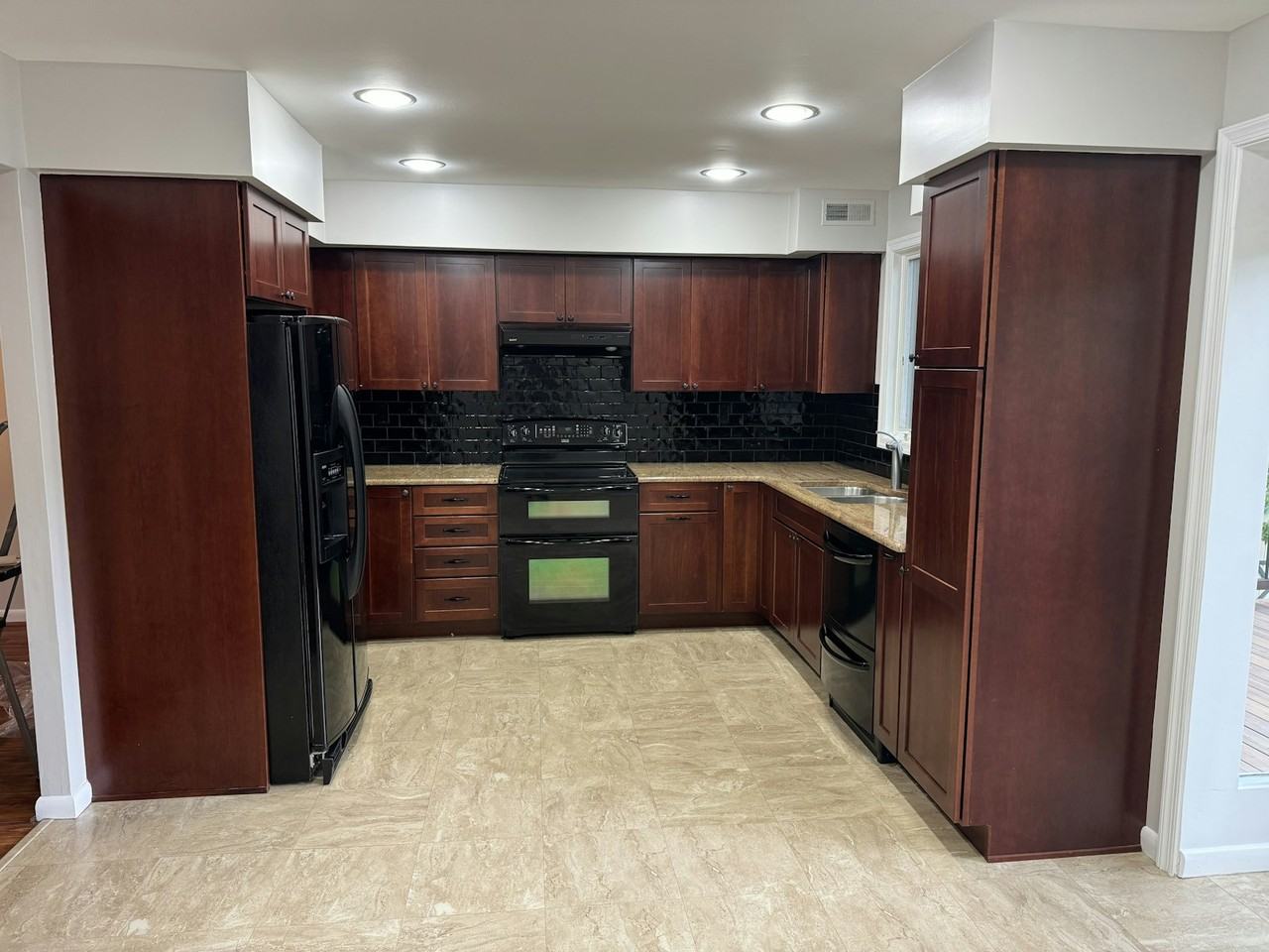 4110 Salford Court - Photo 5 of 24