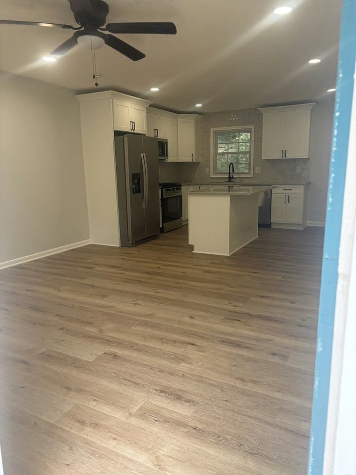 1132 Penn Court Southeast - Photo 3 of 28